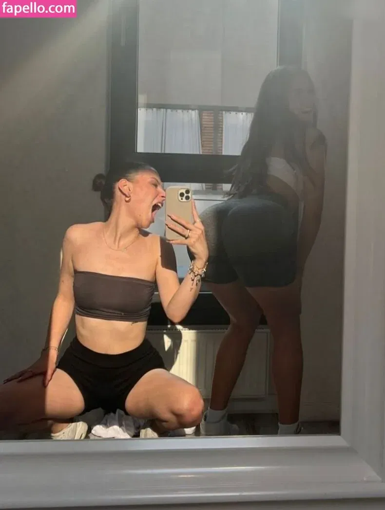 Mthlara Onlyfans Photo Gallery 