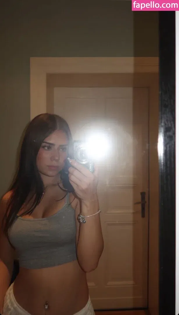 Mthlara Onlyfans Photo Gallery 