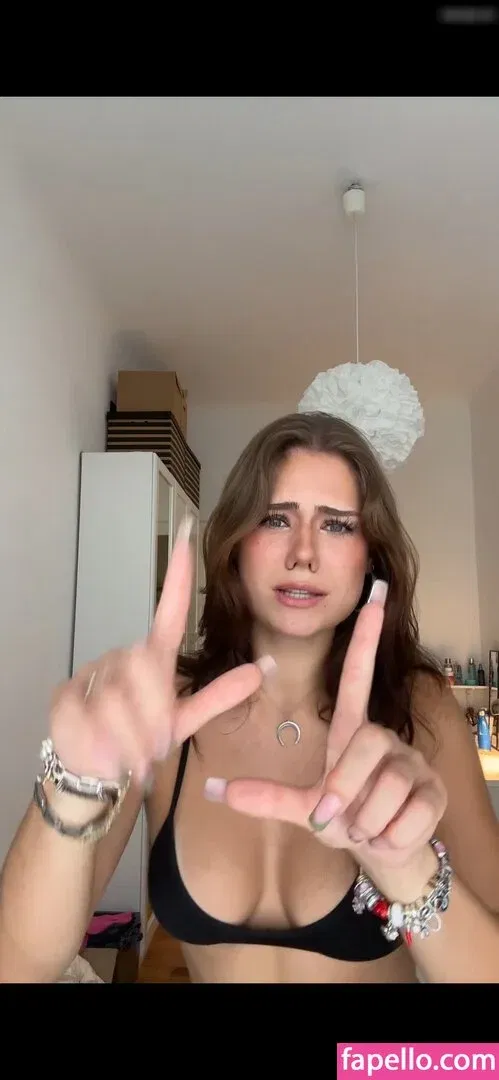 Mthlara Onlyfans Photo Gallery 