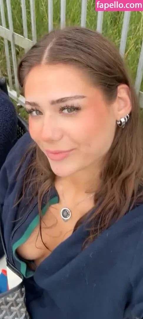 Mthlara Onlyfans Photo Gallery 