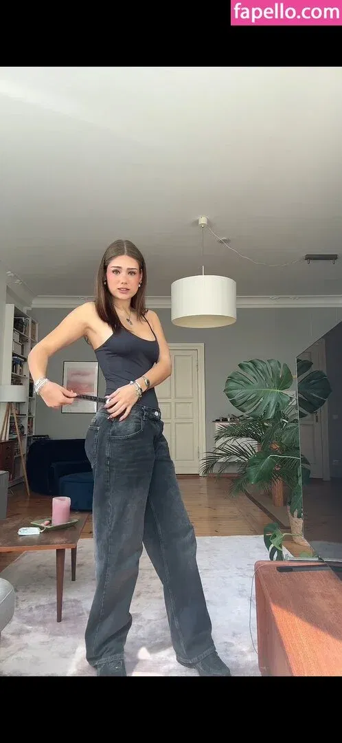 Mthlara Onlyfans Photo Gallery 