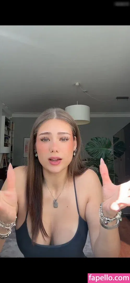 Mthlara Onlyfans Photo Gallery 