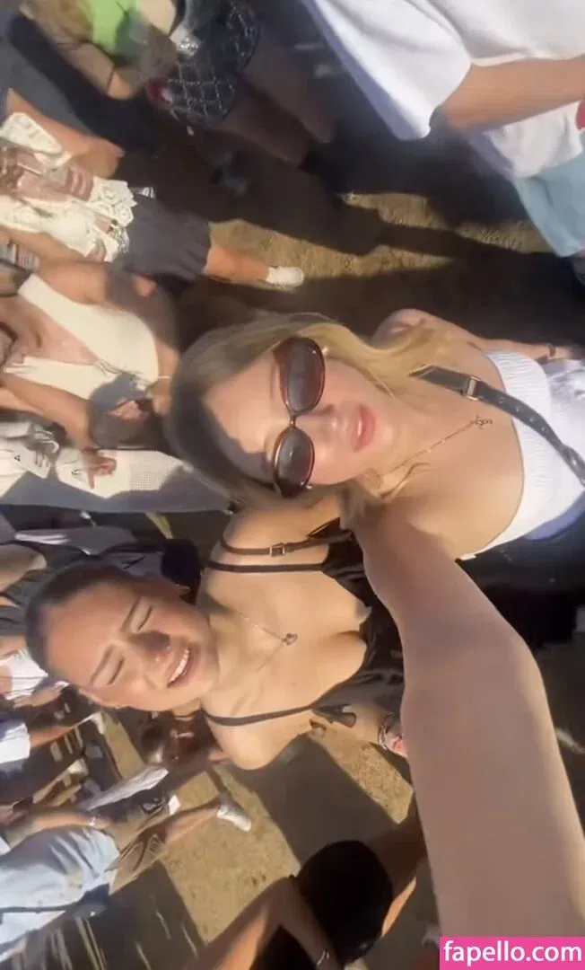 Mthlara Onlyfans Photo Gallery 