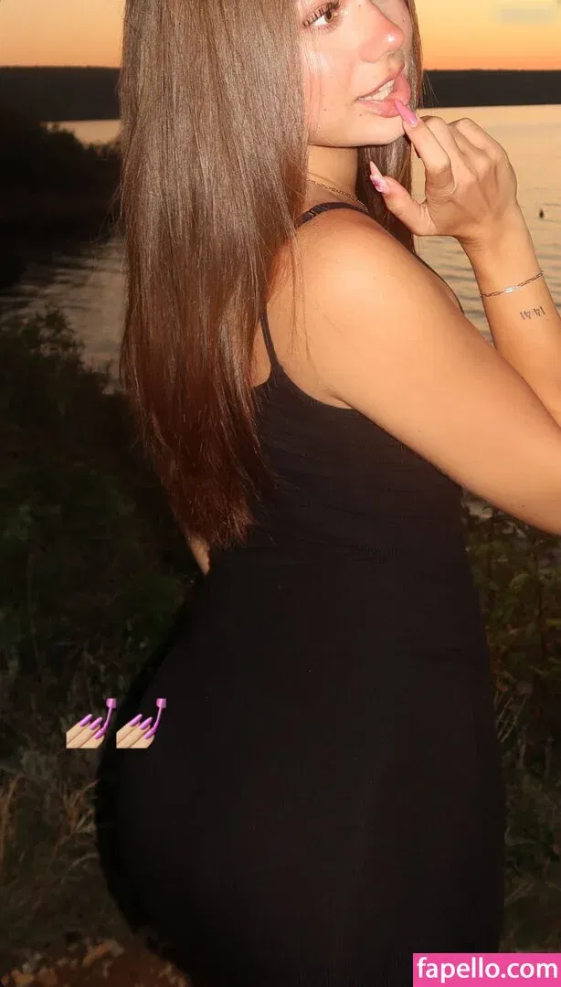 Mthlara Onlyfans Photo Gallery 