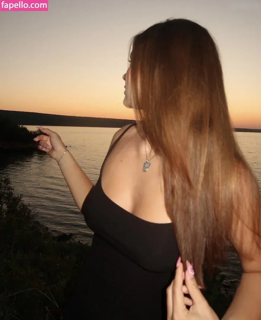 Mthlara Onlyfans Photo Gallery 