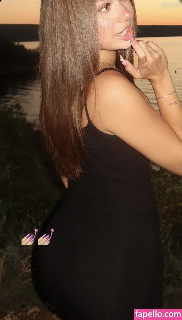 Mthlara Onlyfans Photo Gallery 