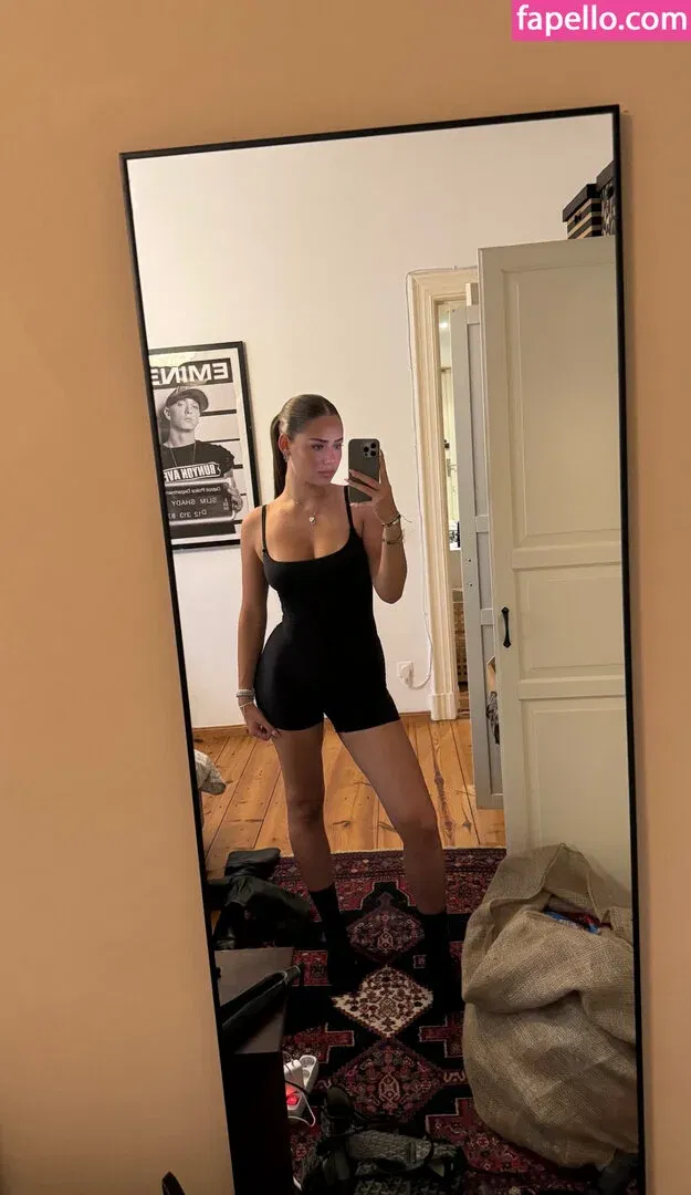 Mthlara Onlyfans Photo Gallery 