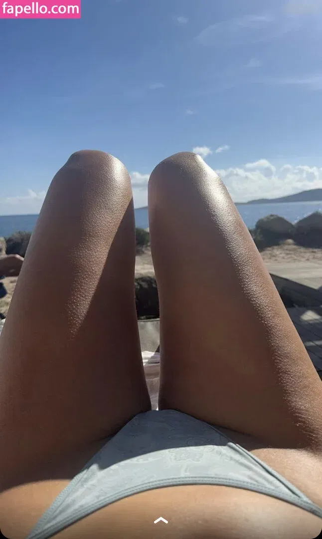 Mthlara Onlyfans Photo Gallery 