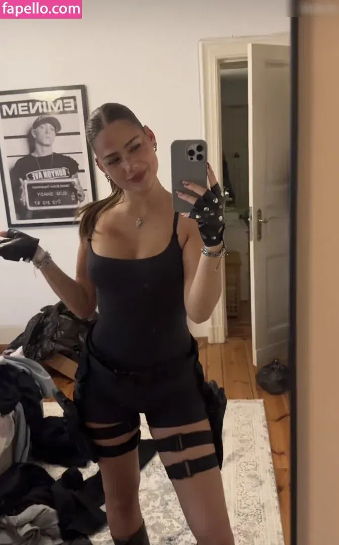 Mthlara Onlyfans Photo Gallery 