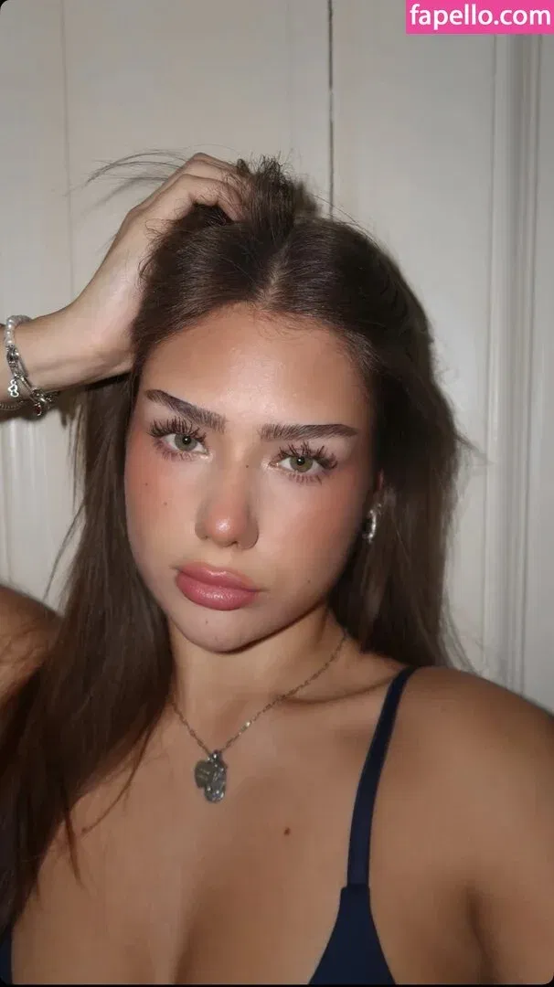 Mthlara Onlyfans Photo Gallery 