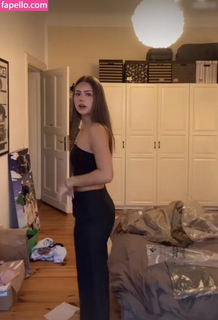 Mthlara Onlyfans Photo Gallery 