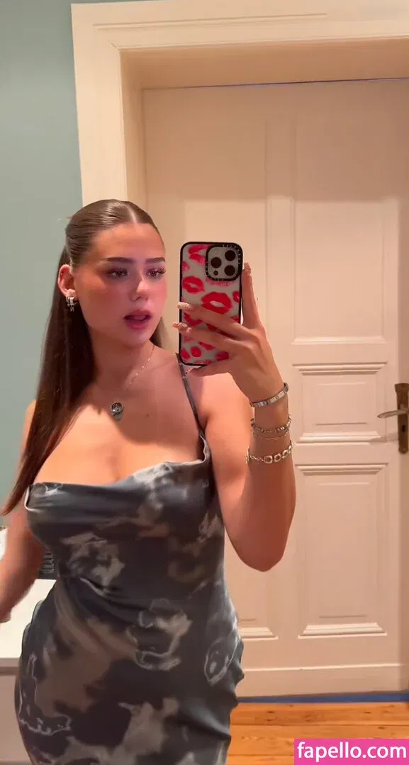 Mthlara Onlyfans Photo Gallery 