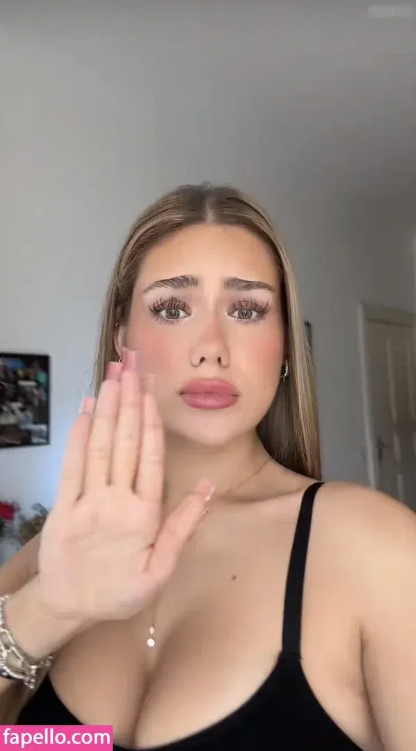 Mthlara Onlyfans Photo Gallery 