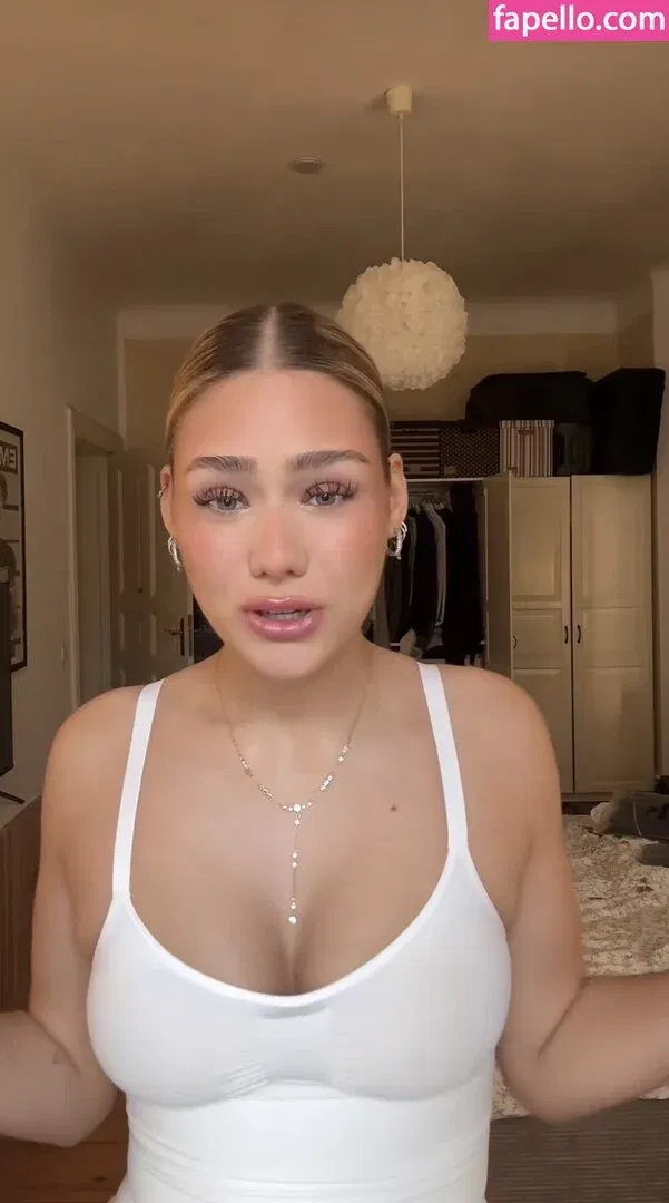 Mthlara Onlyfans Photo Gallery 