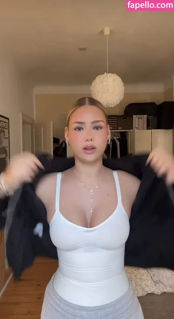 Mthlara Onlyfans Photo Gallery 