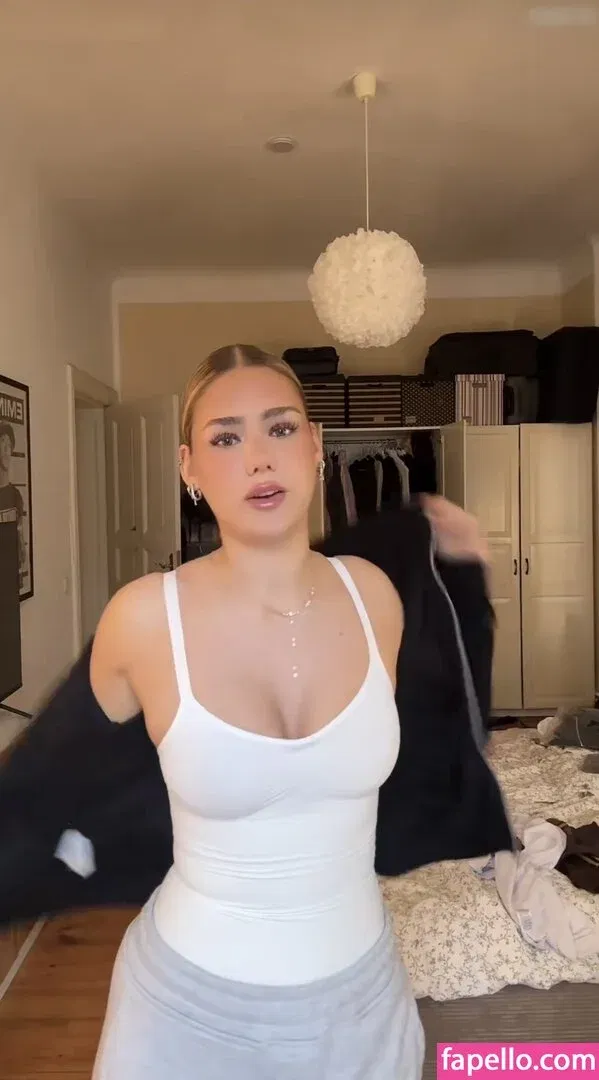 Mthlara Onlyfans Photo Gallery 