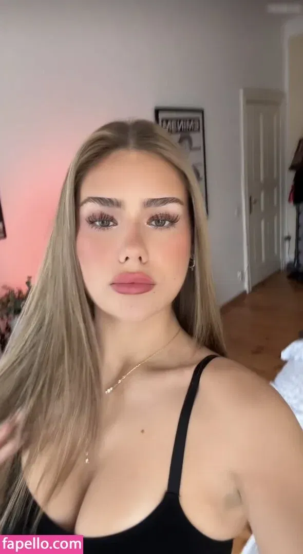 Mthlara Onlyfans Photo Gallery 