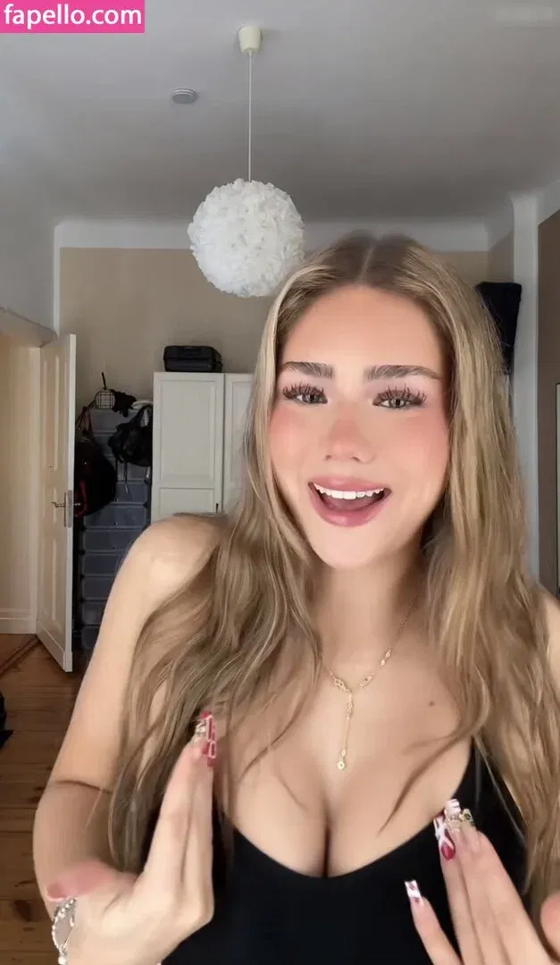 Mthlara Onlyfans Photo Gallery 