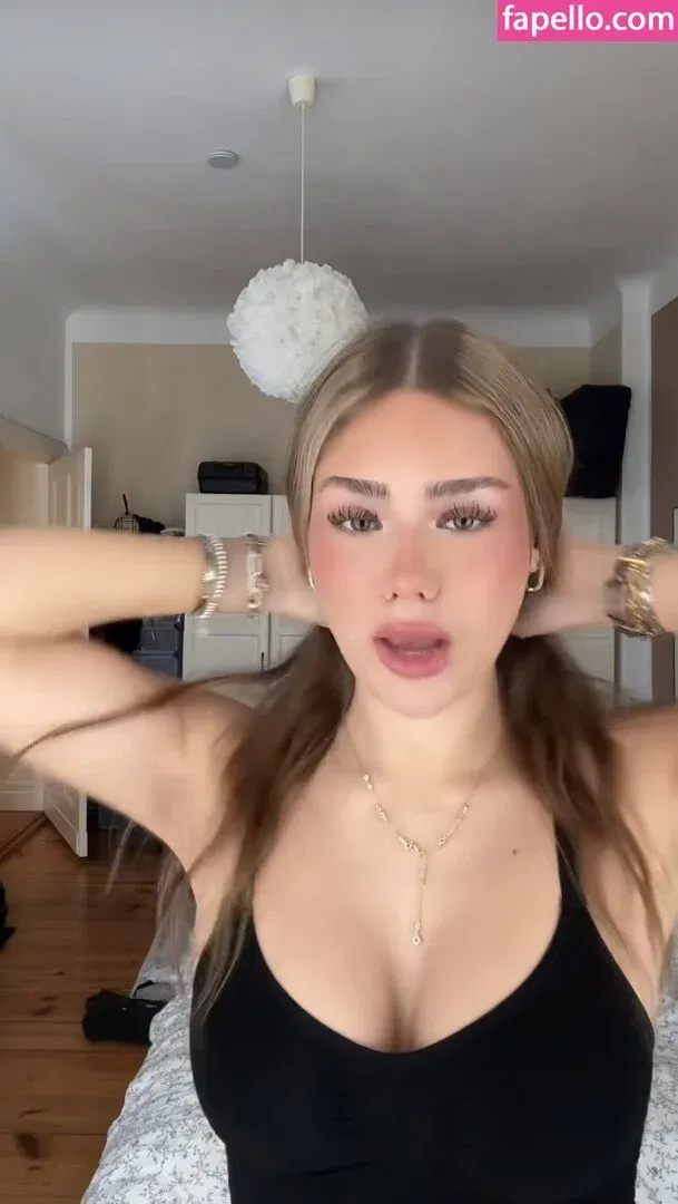 Mthlara Onlyfans Photo Gallery 