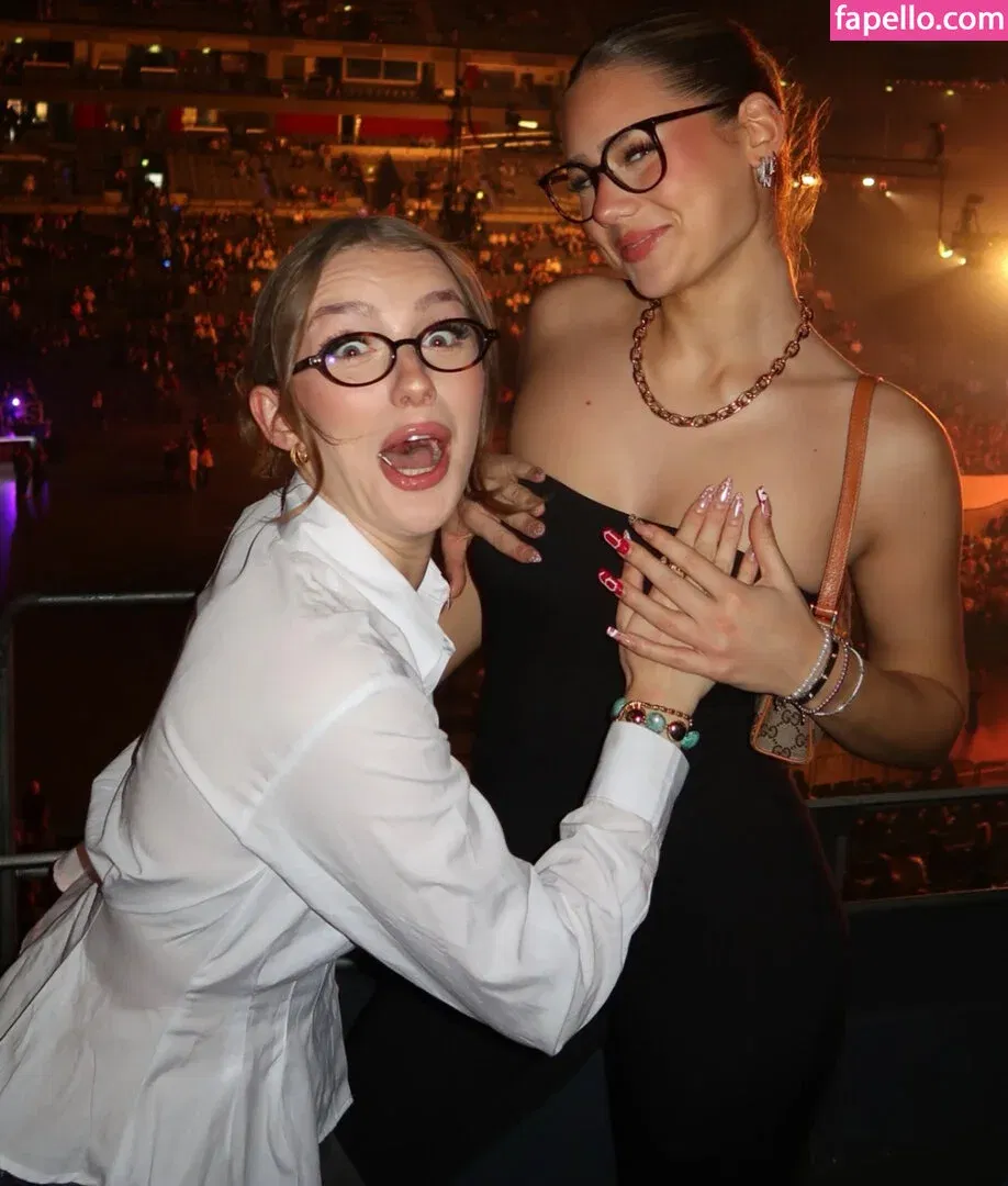 Mthlara Onlyfans Photo Gallery 