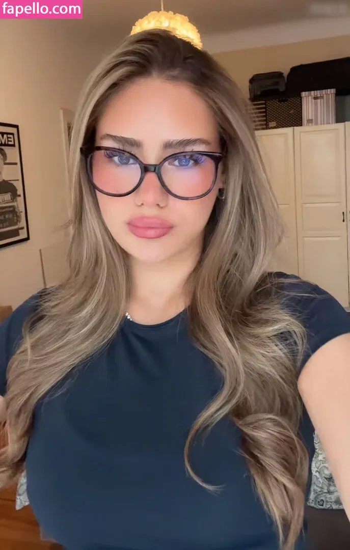 Mthlara Onlyfans Photo Gallery 