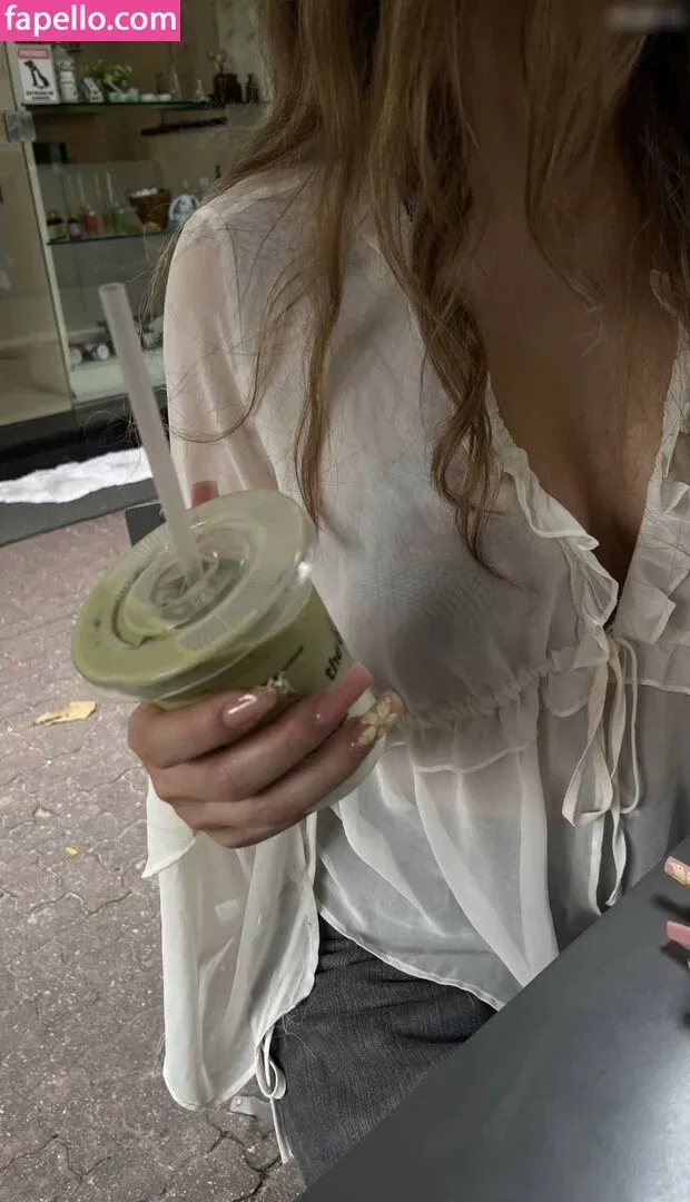 Mthlara Onlyfans Photo Gallery 