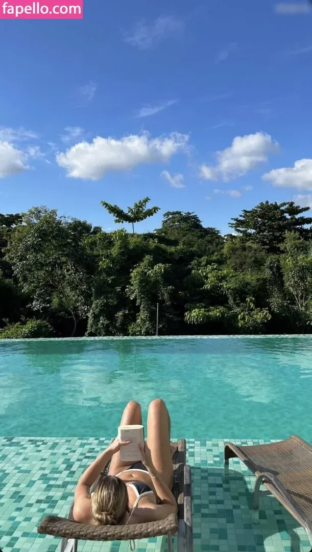 Mthlara Onlyfans Photo Gallery 