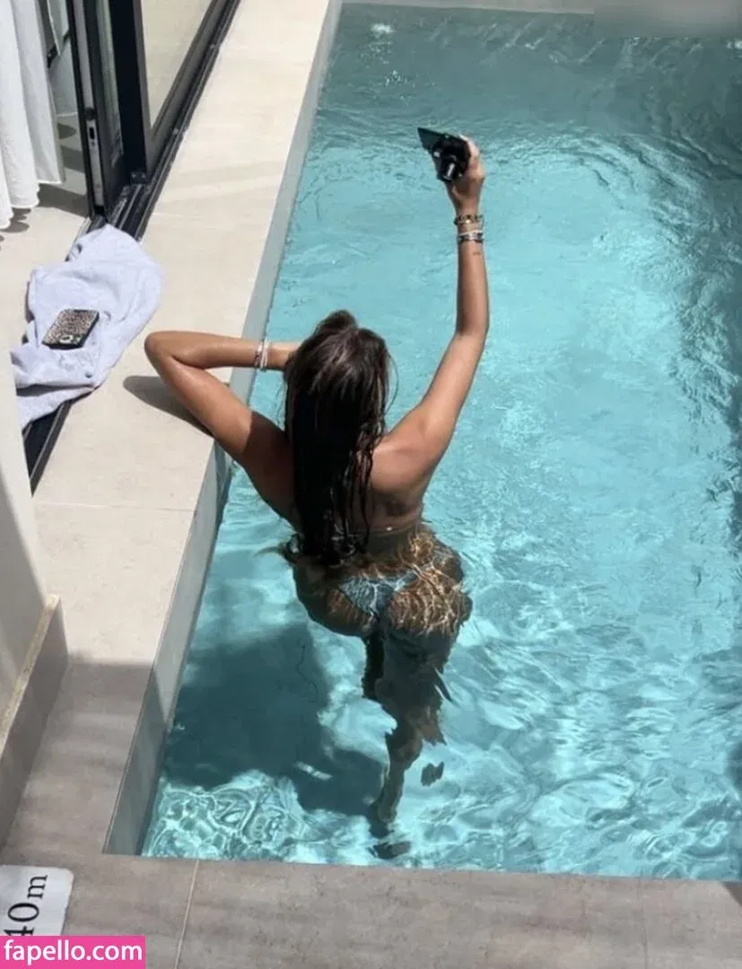 Mthlara Onlyfans Photo Gallery 