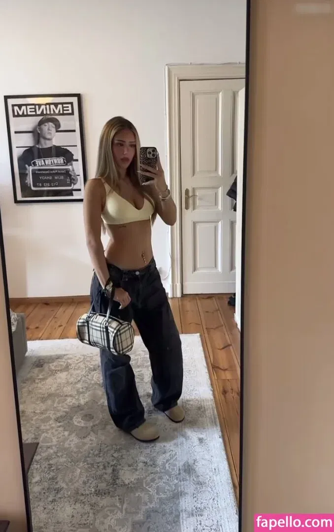 Mthlara Onlyfans Photo Gallery 