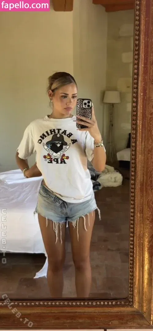 Mthlara Onlyfans Photo Gallery 