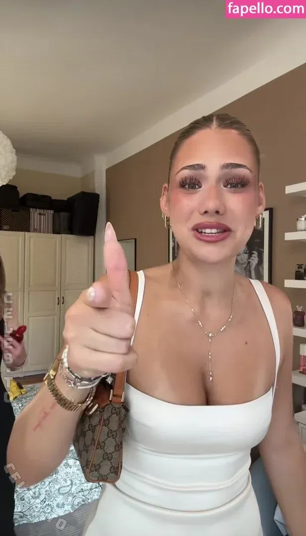 Mthlara Onlyfans Photo Gallery 