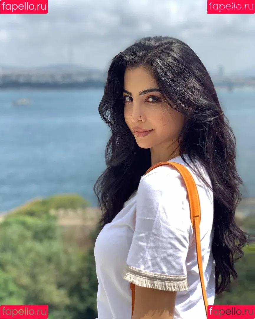 Elwa Saleh Onlyfans Photo Gallery 