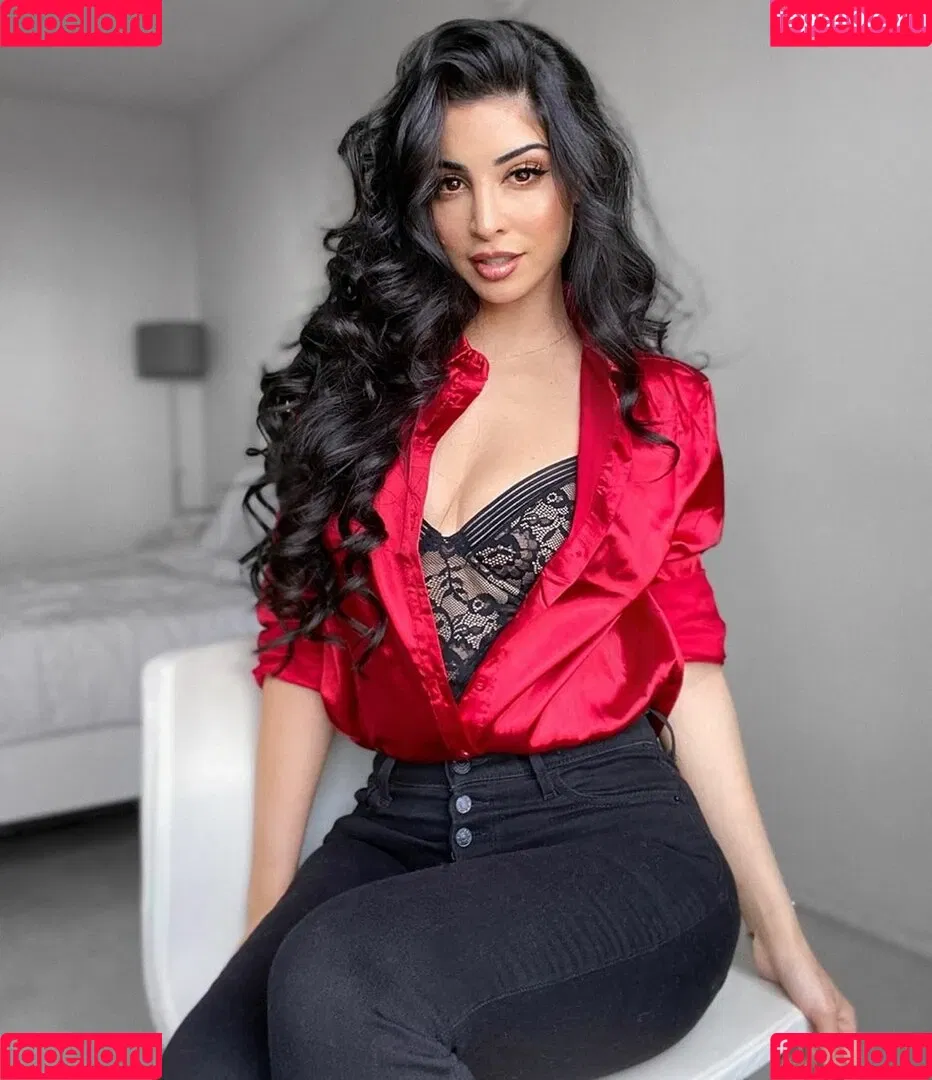 Elwa Saleh Onlyfans Photo Gallery 