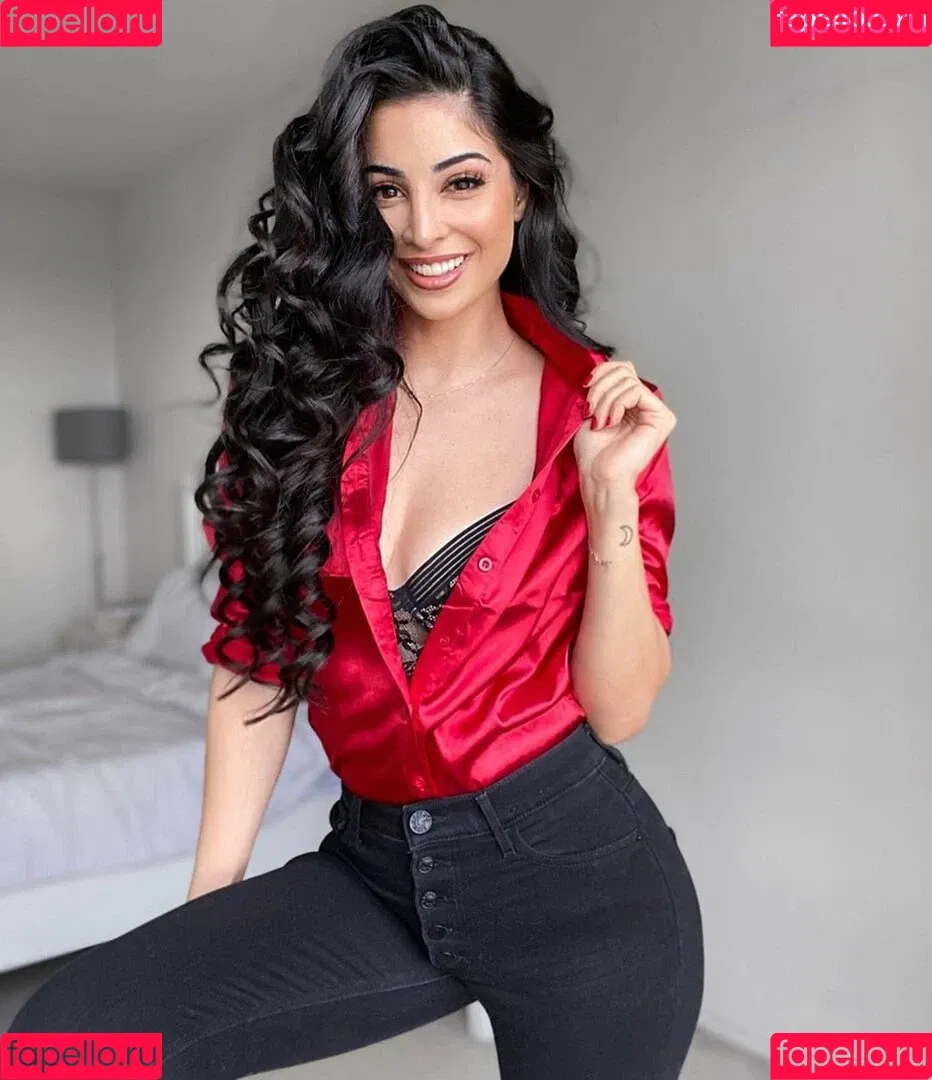 Elwa Saleh Onlyfans Photo Gallery 