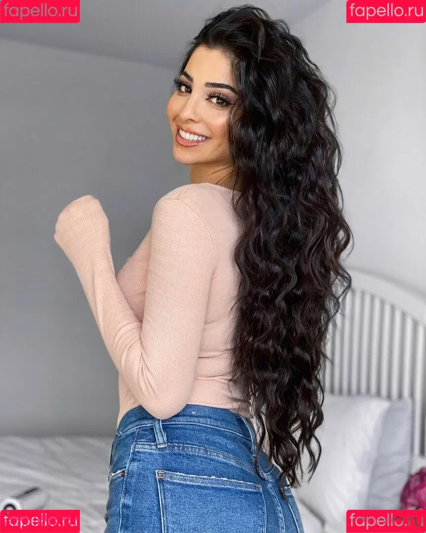 Elwa Saleh Onlyfans Photo Gallery 