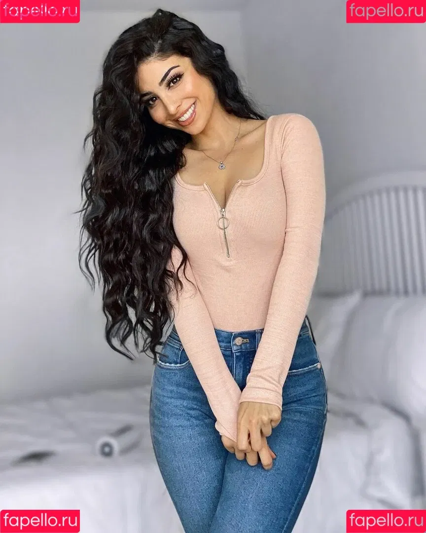 Elwa Saleh Onlyfans Photo Gallery 