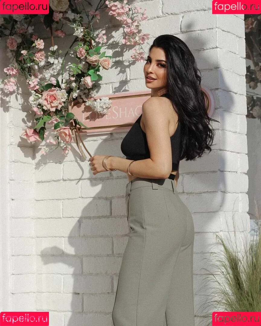 Elwa Saleh Onlyfans Photo Gallery 