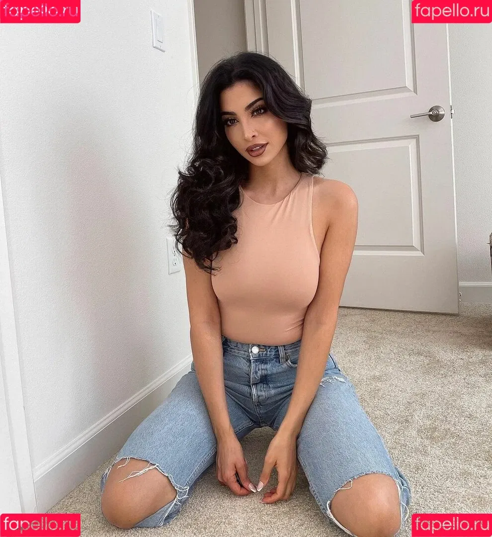 Elwa Saleh Onlyfans Photo Gallery 