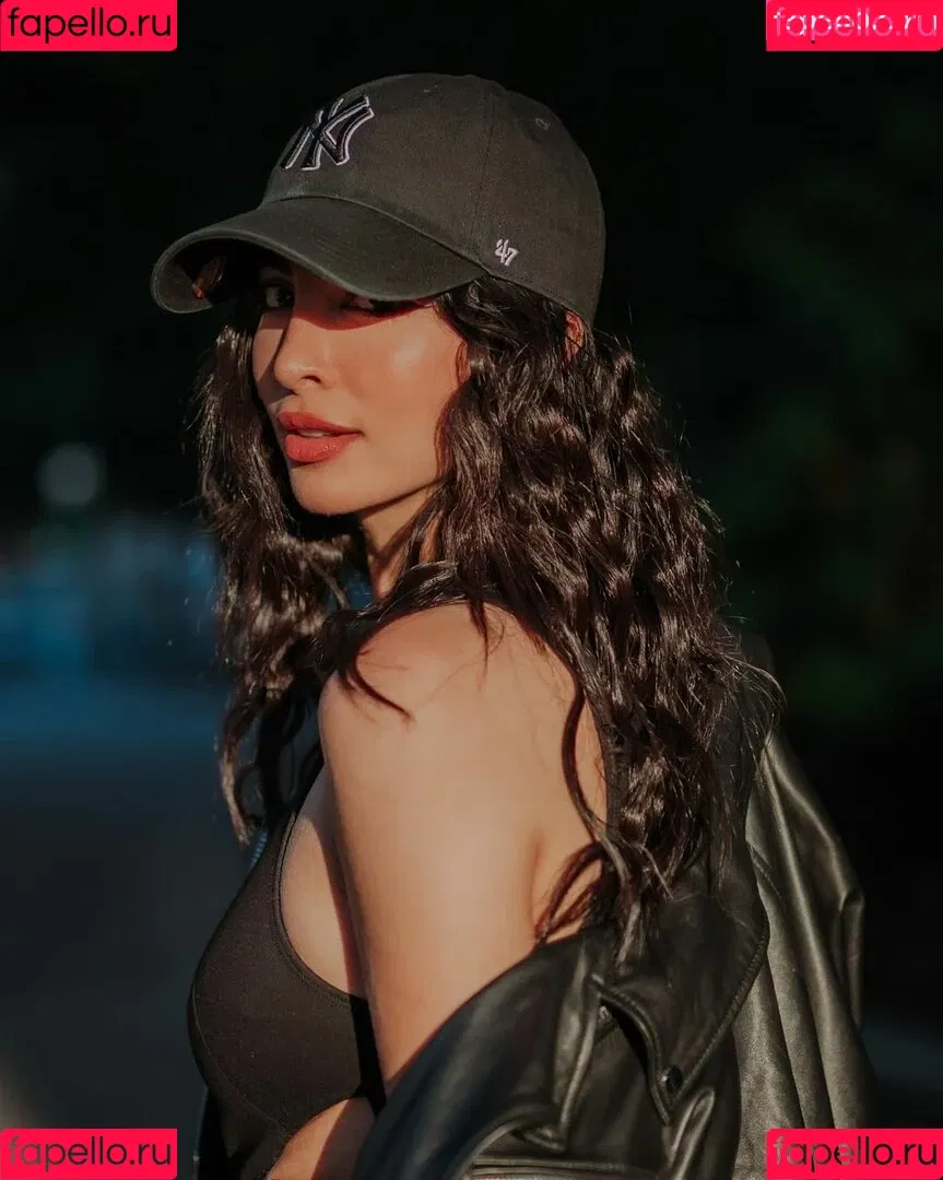 Elwa Saleh Onlyfans Photo Gallery 