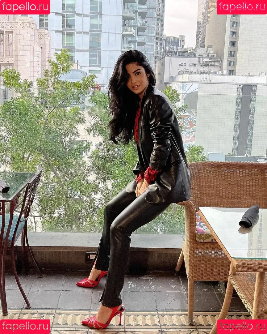 Elwa Saleh Onlyfans Photo Gallery 