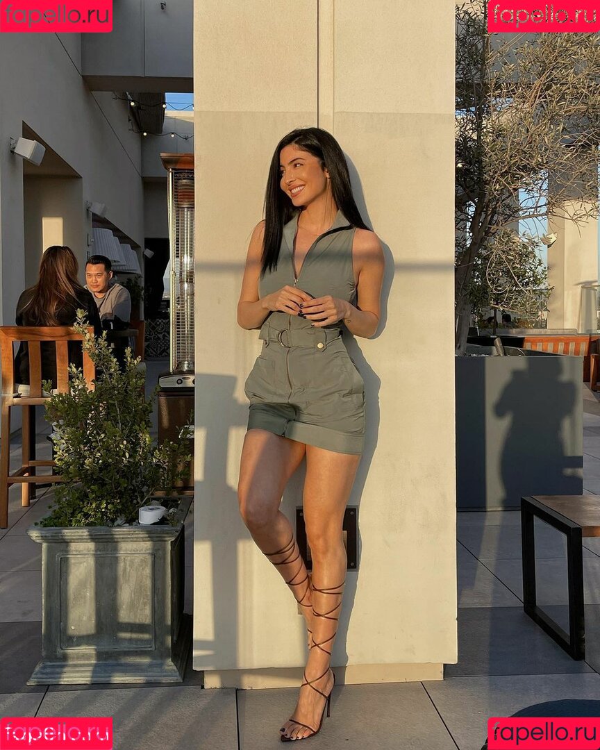 Elwa Saleh Onlyfans Photo Gallery 