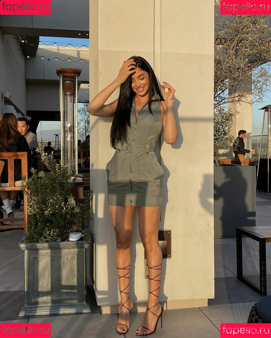 Elwa Saleh Onlyfans Photo Gallery 