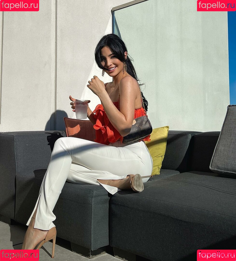 Elwa Saleh Onlyfans Photo Gallery 