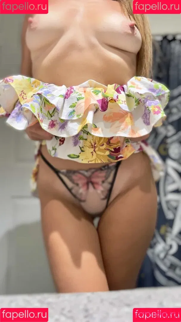 roxy_chamomile Onlyfans Photo Gallery 