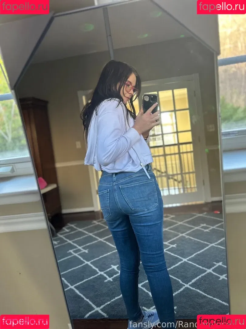 RandomJocelyn Onlyfans Photo Gallery 