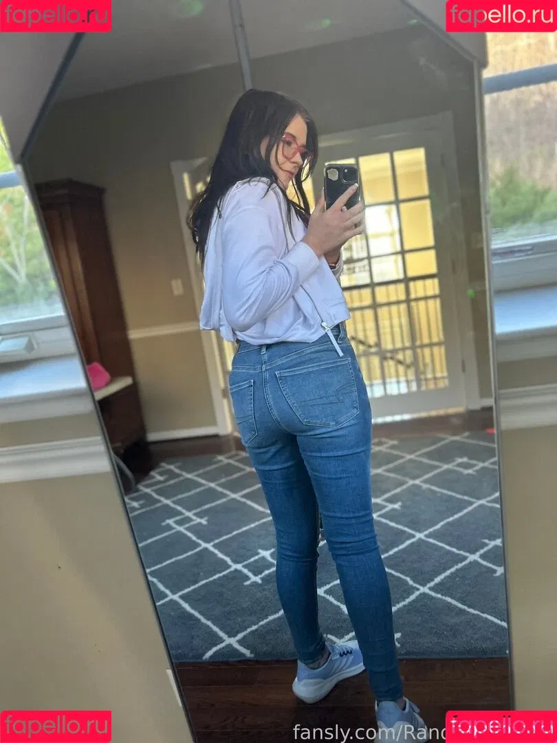 RandomJocelyn Onlyfans Photo Gallery 
