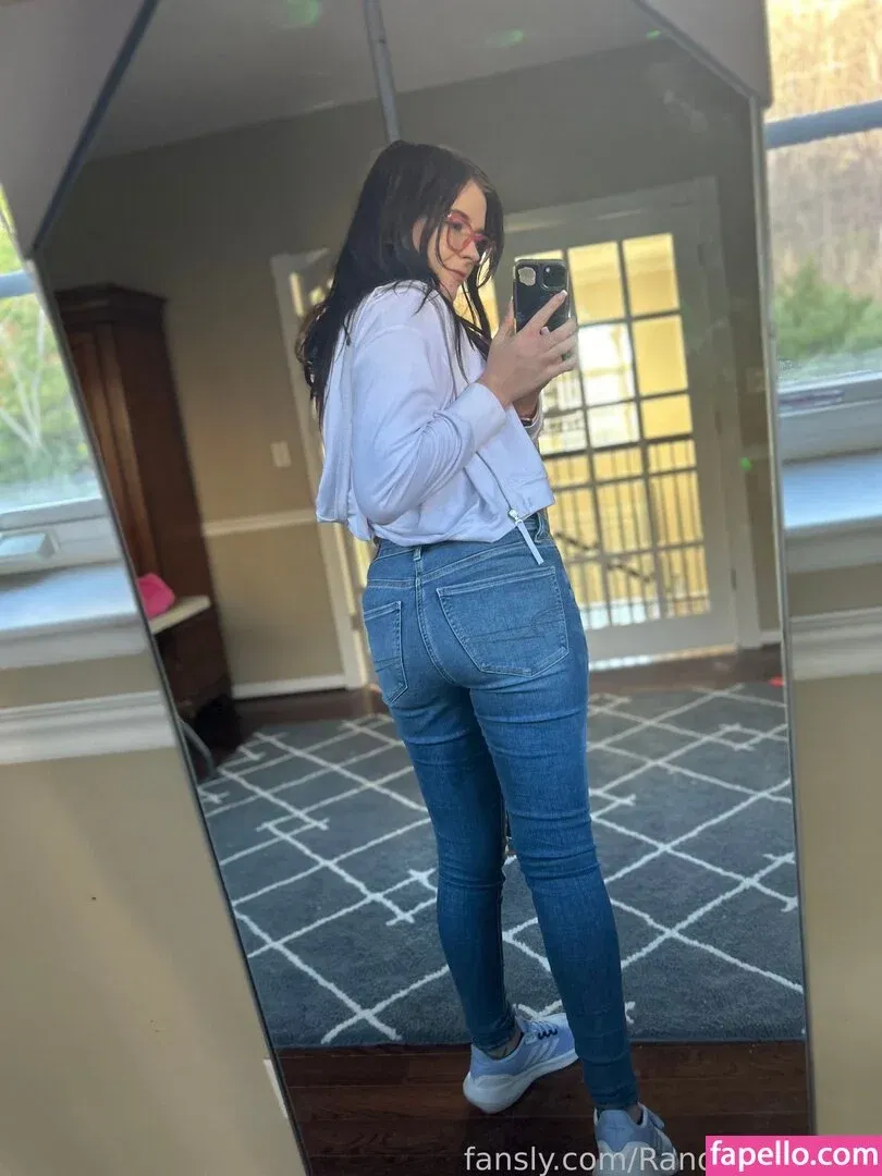 RandomJocelyn Onlyfans Photo Gallery 