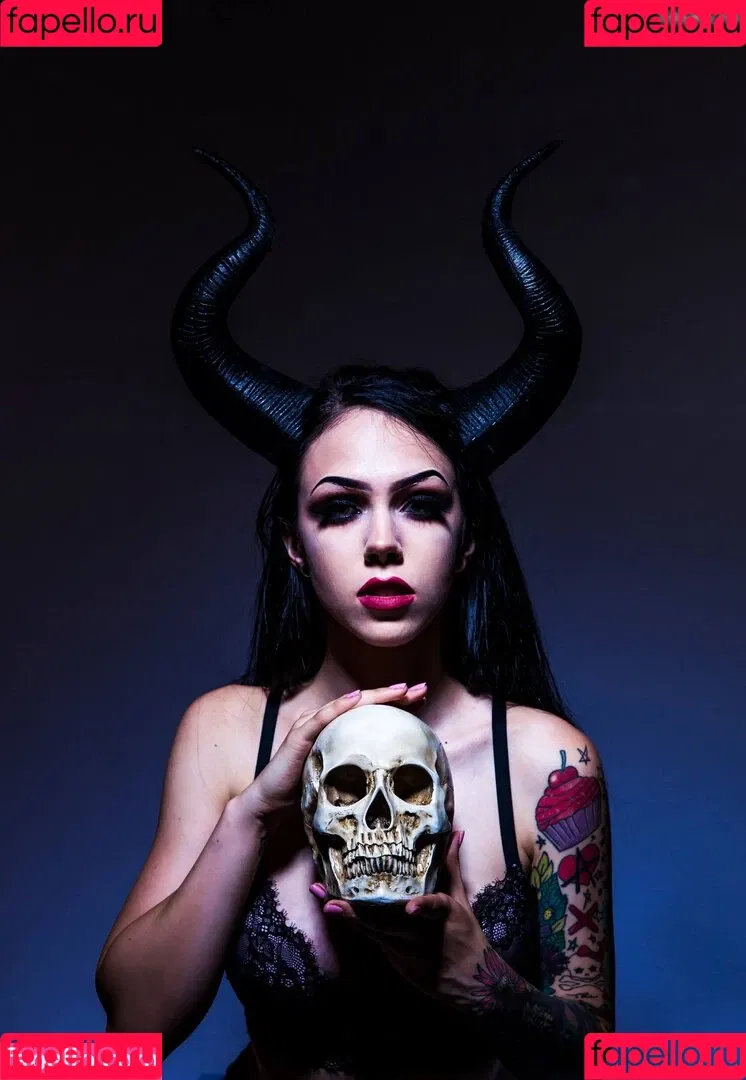 Molly Rennick Onlyfans Photo Gallery 