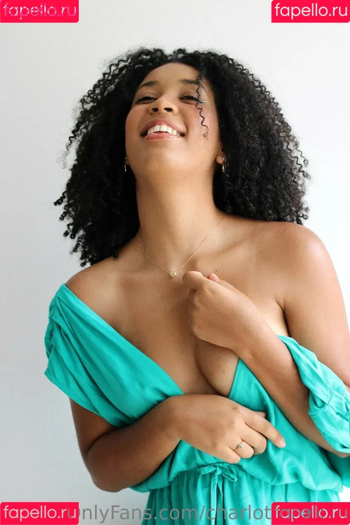 its_charl0ttehall Onlyfans Photo Gallery 