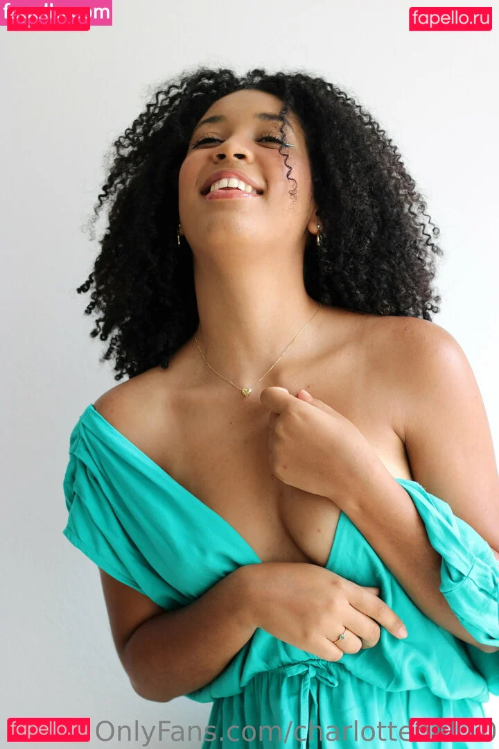 its_charl0ttehall Onlyfans Photo Gallery 